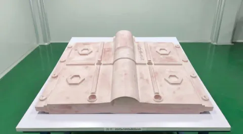 Medium-sized mold with complex surfaces