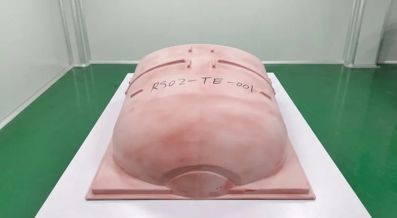 Small deep-cavity mold with curved surfaces