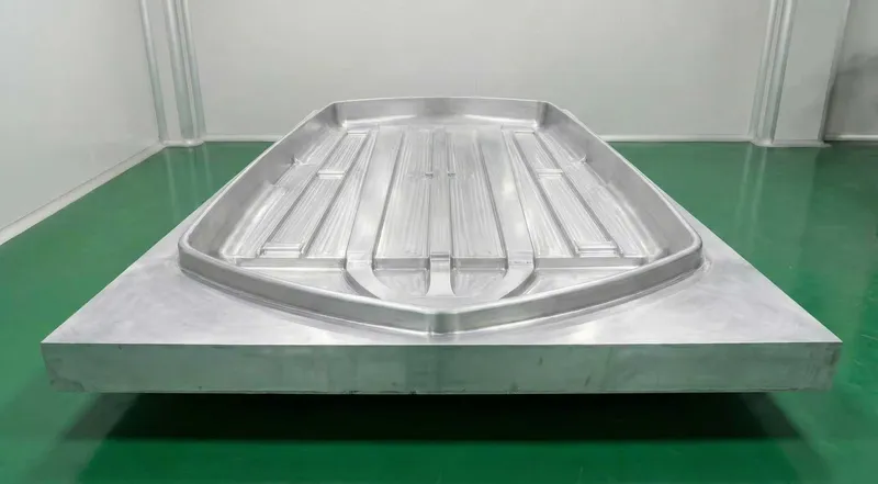 Large shallow-cavity tray mold with complex ribs and grooves